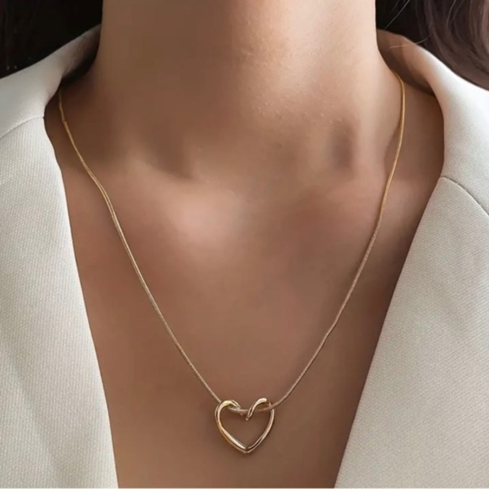 Simple Thin Chain Hollow Love Heart Pendant Necklace